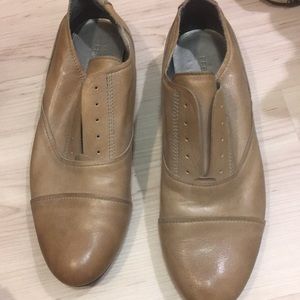 Preview international women’s flatts